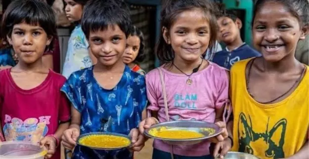 Children eating a meal served by the foundation